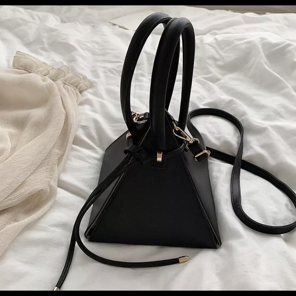 Pyramid Scheme Structure Purse - Picture 2 of 4